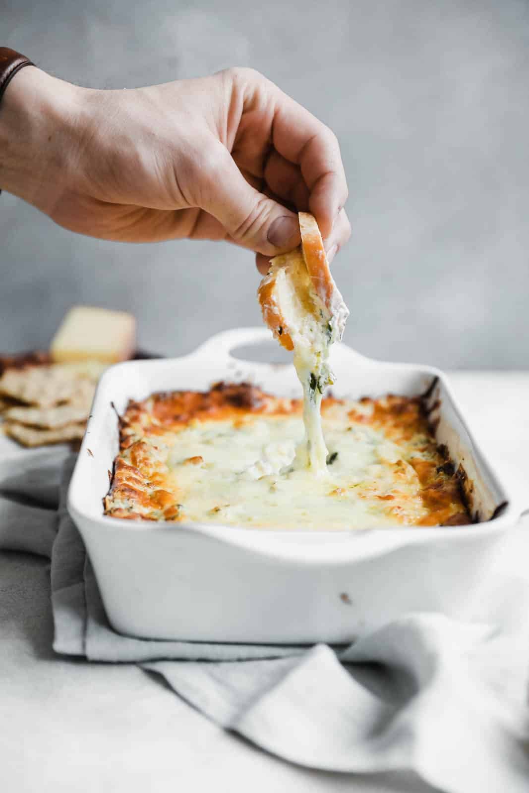 spinach artichoke bacon dip I howsweeteats.com #spinach #artichoke #bacon #dip #appetizers