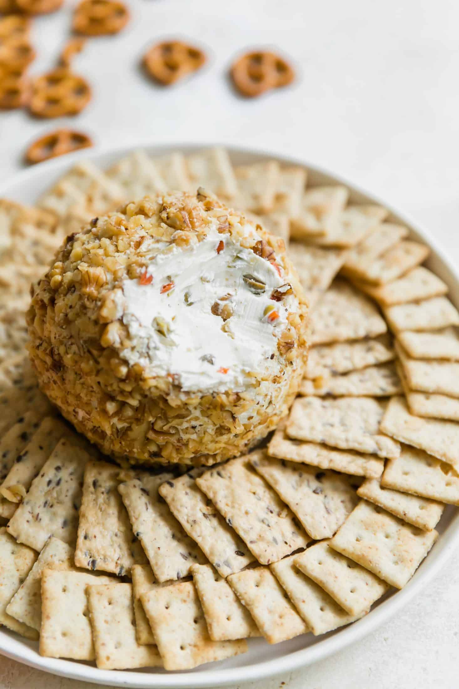 easy cheeseball recipe I howsweeteats.com #cheeseball #holidays #christmas #appetizer