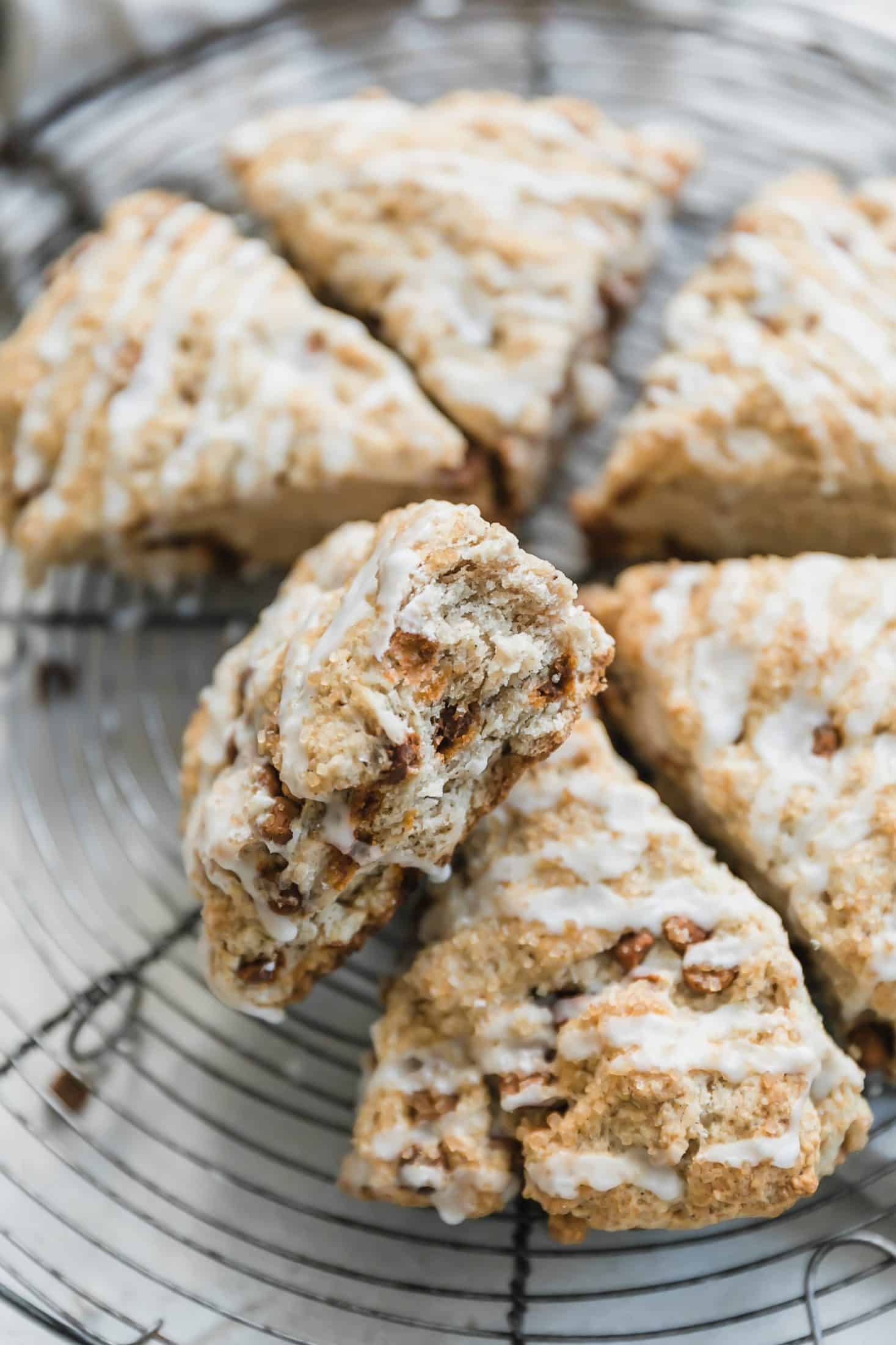 cinnamon chip scones I howsweeteats.com #cinnamon #scones #breakfast #christmas