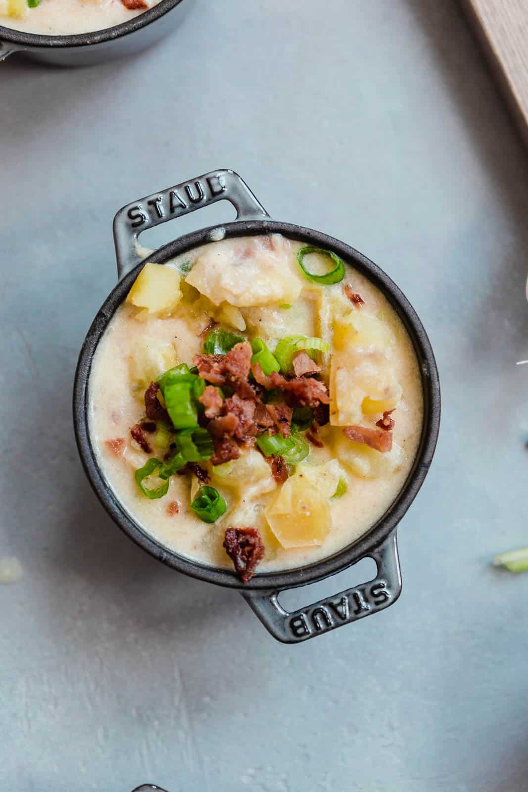 loaded baked potato soup I howsweeteats.com
