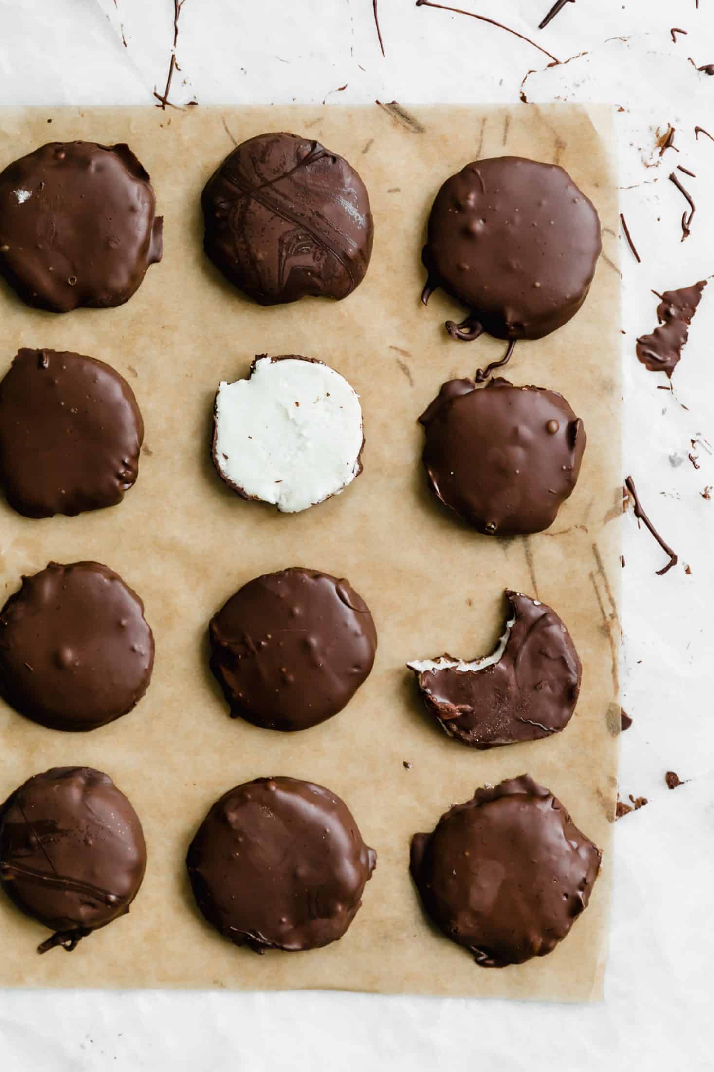 homemade peppermint patties I howsweeteats.com #christmas #holidays #peppermint #chocolate