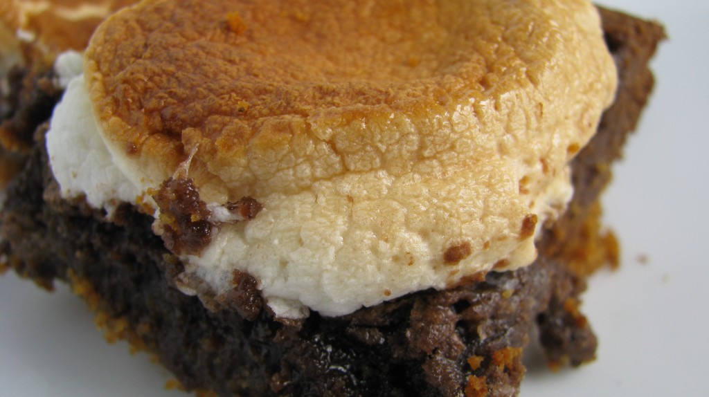 S'mores Brownies I howsweeteats.com