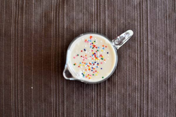 Cake Batter Cinnamon Rolls I howsweeteats.com Cake Batter Cinnamon Rolls I howsweeteats.com