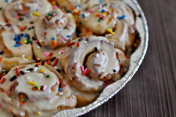 Cake Batter Cinnamon Rolls I howsweeteats.com Cake Batter Cinnamon Rolls I howsweeteats.com
