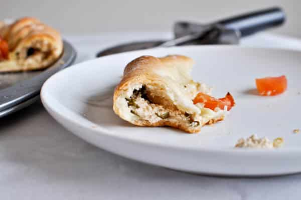 Basil and Goat Cheese Stuffed Crust Pizza I howsweeteats.com Basil and Goat Cheese Stuffed Crust Pizza I howsweeteats.com