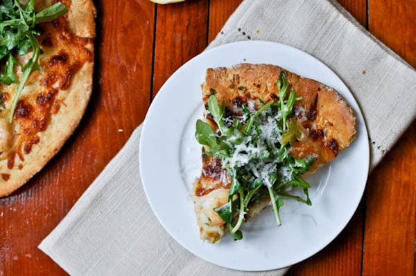 Crispy Shrimp Pizza I howsweeteats.com Crispy Shrimp Pizza I howsweeteats.com