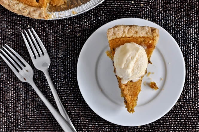 Pumpkin Chocolate Chip Cookie Pie I howsweeteats.com Pumpkin Chocolate Chip Cookie Pie I howsweeteats.com