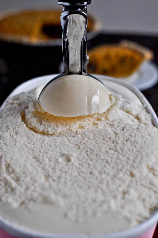 Pumpkin Chocolate Chip Cookie Pie I howsweeteats.com Pumpkin Chocolate Chip Cookie Pie I howsweeteats.com