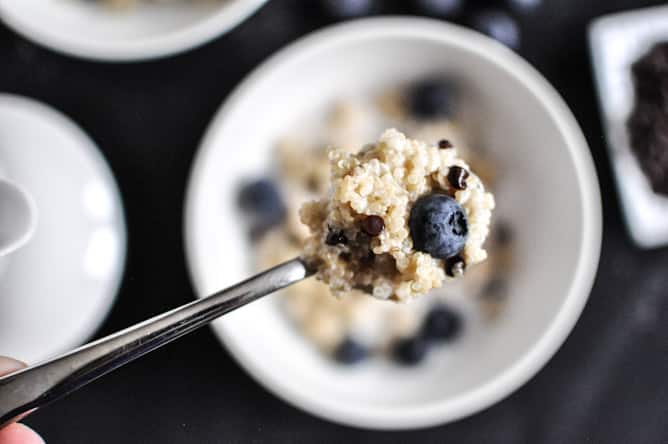 Chocolate Chip Blueberry Breakfast Quinoa I howsweeteats.com