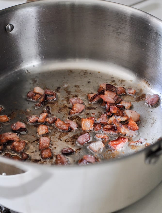 Beer Cheese Soup in Easy Homemade Whole Wheat Bread Bowls I howsweeteats.com