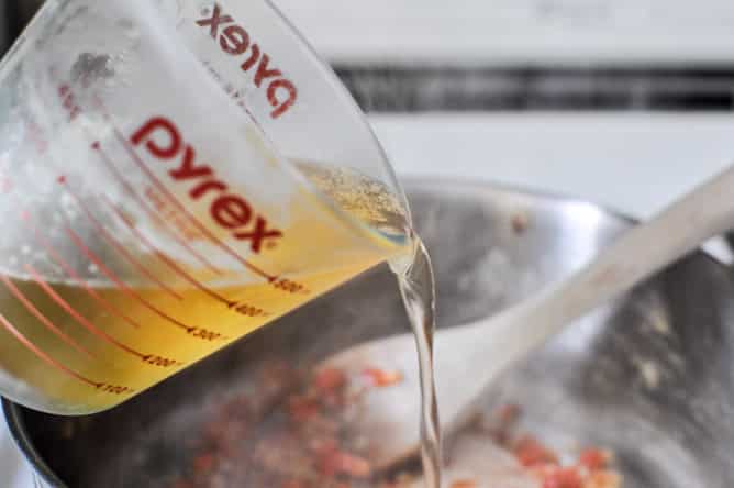 Beer Cheese Soup in Easy Homemade Whole Wheat Bread Bowls I howsweeteats.com