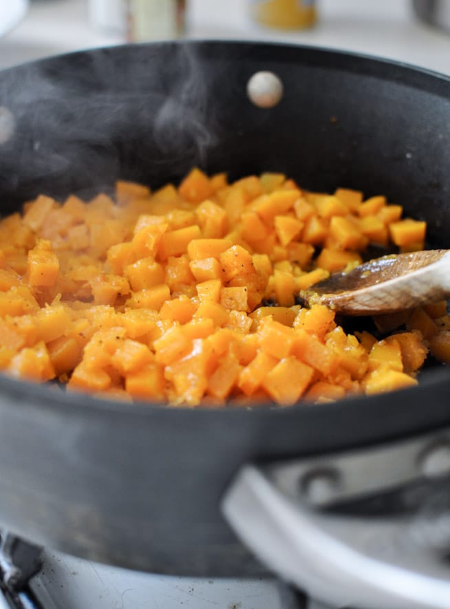 Butternut Squash, Sage Pesto and Prosciutto Pizza I howsweeteats.com