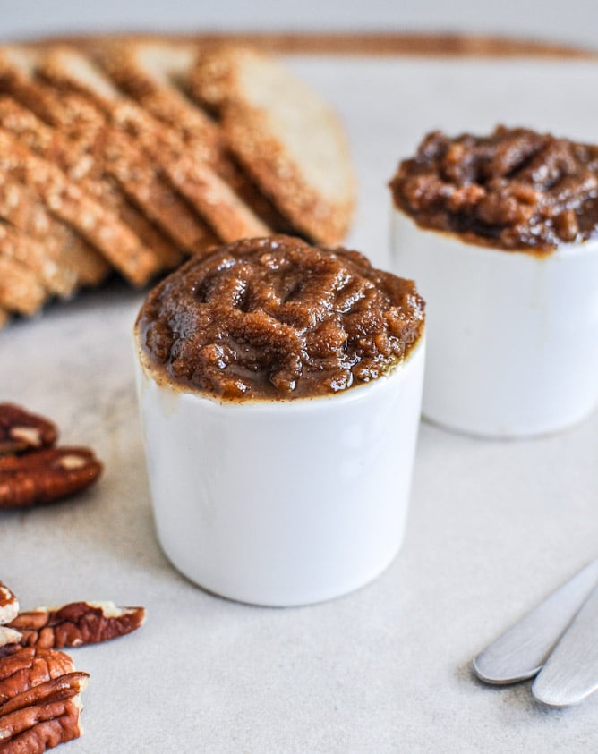 Roasted Pecan Pumpkin Butter I howsweeteats.com