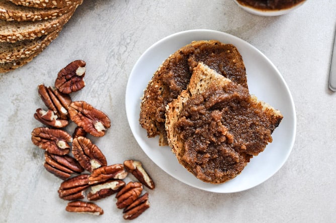 Roasted Pecan Pumpkin Butter I howsweeteats.com