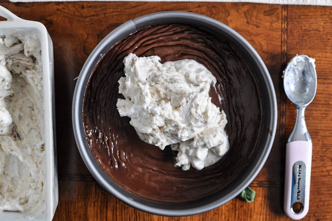 Gooey S'mores Ice Cream Cake I howsweeteats.com