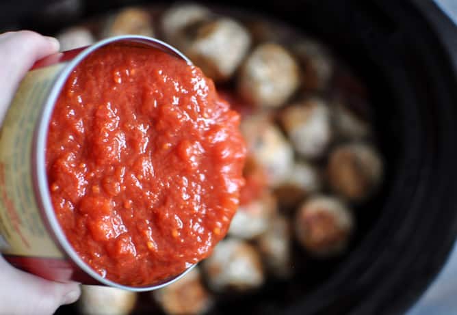 Healthy Crockpot Mini Turkey Meatballs I howsweeteats.com