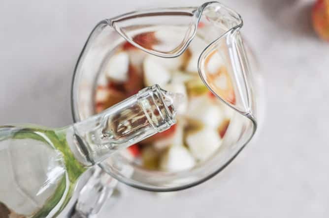 Apple Cider Sangria I howsweeteats.com
