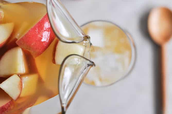 Apple Cider Sangria I howsweeteats.com