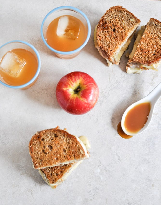 Caramel Apple Grilled Cheese I howsweeteats.com