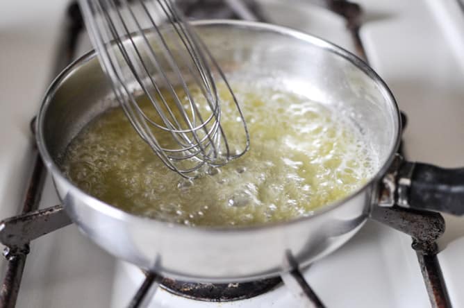 How To Brown Butter - Step By Step I howsweeteats.com