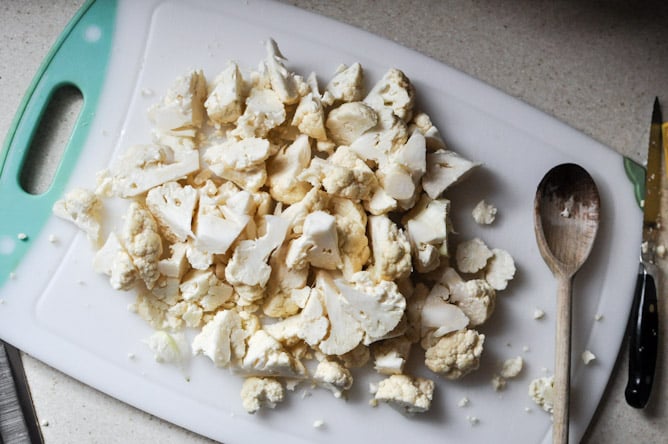 Creamy Cauliflower Soup I howsweeteats.com