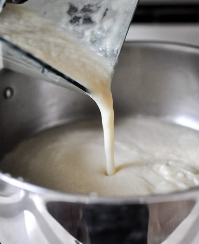 Creamy Cauliflower Soup I howsweeteats.com