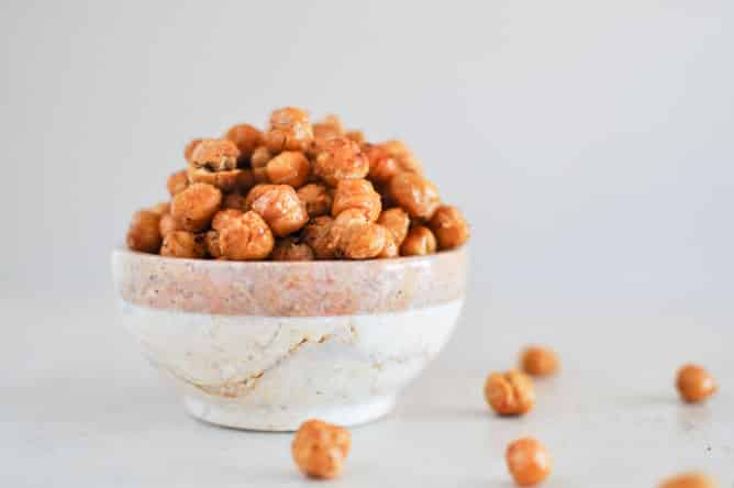 Exactly How To Roast Chickpeas I howsweeteats.com