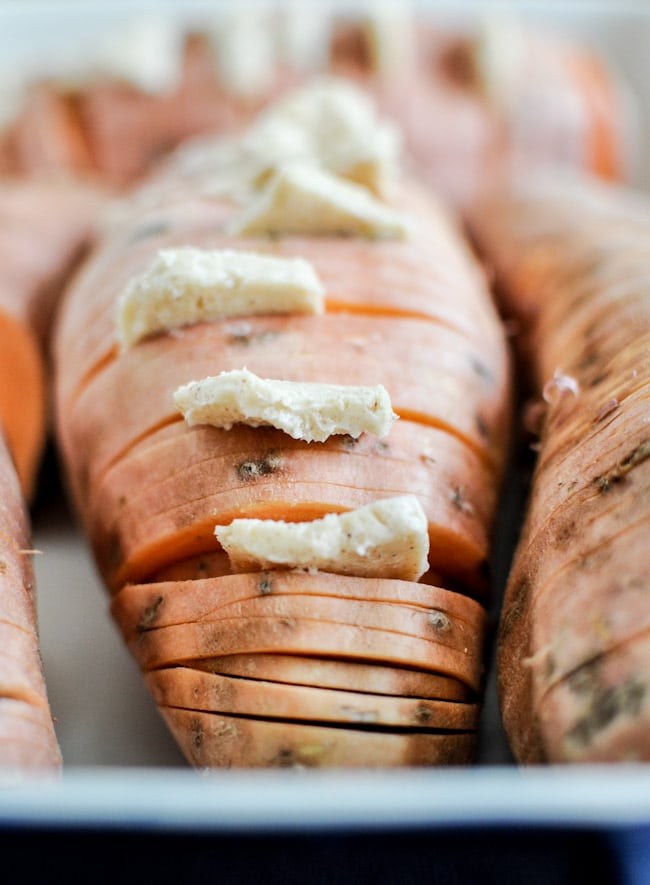 Cinnamon Sugar Hasselback Sweet Potatoes with Oatmeal Cookie Crumble I howsweeteats.com