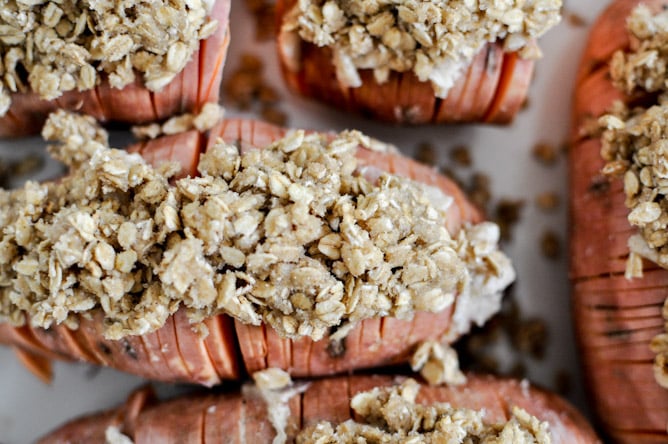 Cinnamon Sugar Hasselback Sweet Potatoes with Oatmeal Cookie Crumble I howsweeteats.com