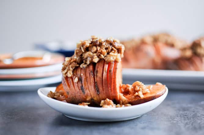 Cinnamon Sugar Hasselback Sweet Potatoes with Oatmeal Cookie Crumble I howsweeteats.com