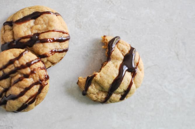 Fudge Striped Pumpkin Peanut Butter Cookies I howsweeteats.com
