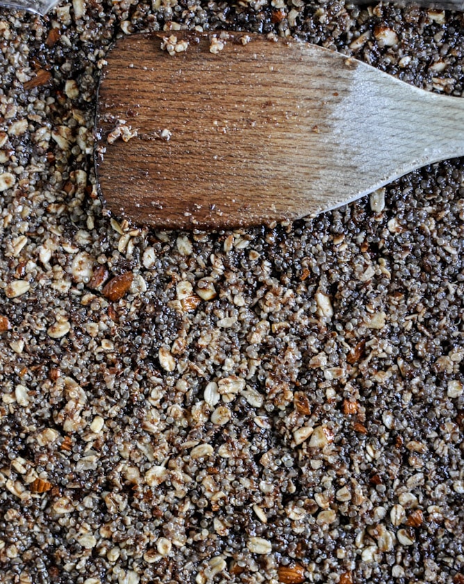 No-Bake Brown Butter Quinoa Bars I howsweeteats.com