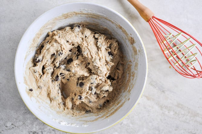 Mini Whole Wheat Chocolate Chip Muffins I howsweeteats.com