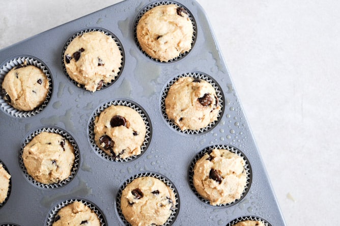 Mini Whole Wheat Chocolate Chip Muffins I howsweeteats.com