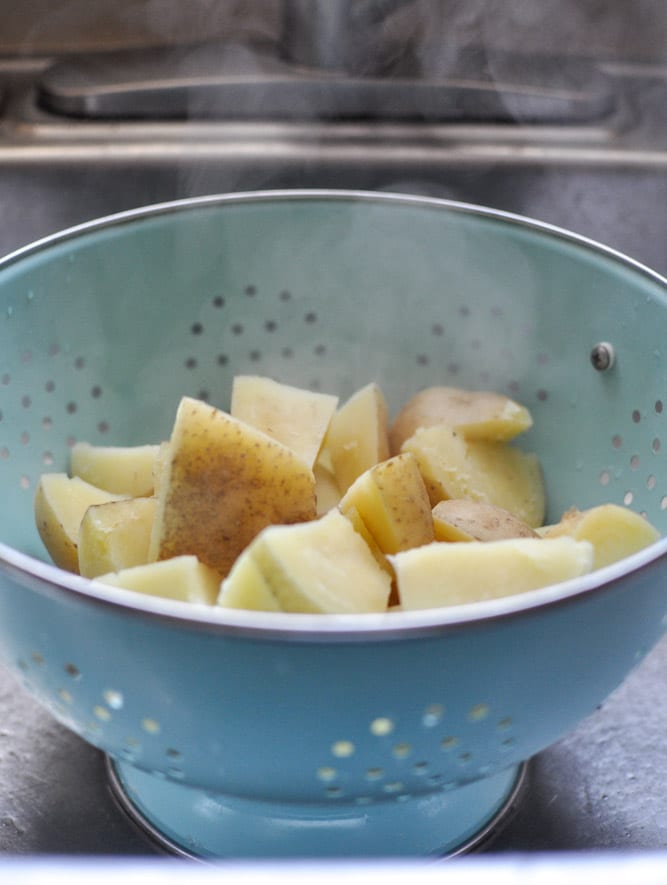 Buttermilk Bacon Blue Smashed Potatoes I howsweeteats.com