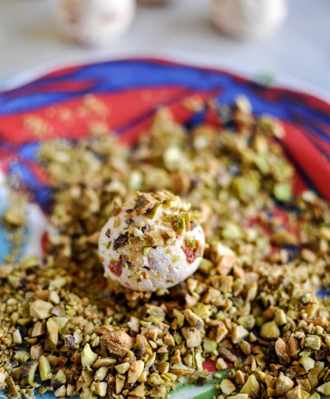 Roasted Red Pepper + Bacon Goat Cheese Truffles I howsweeteats.com