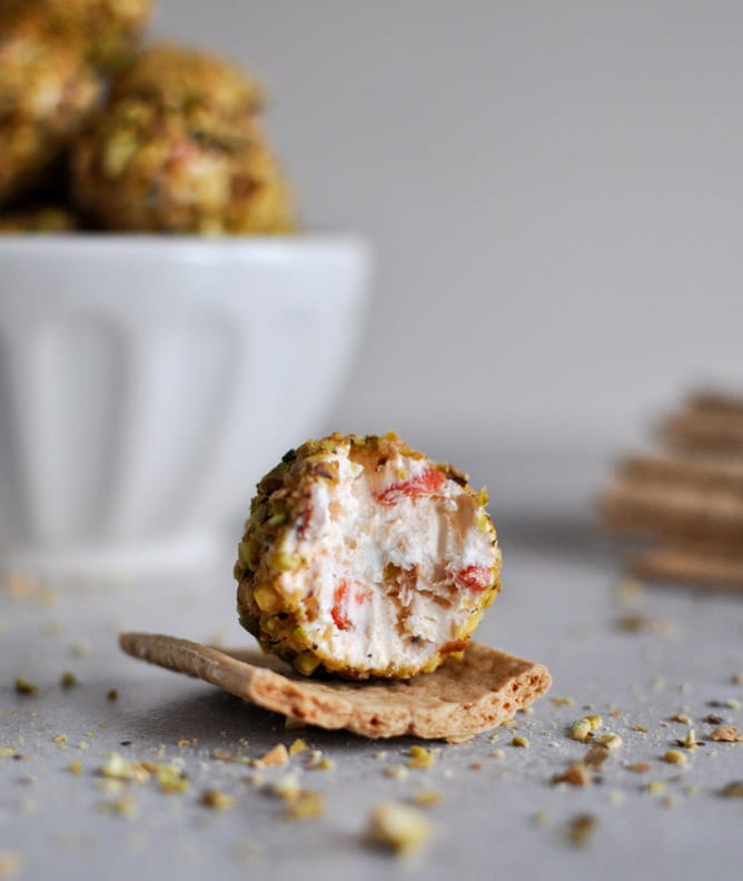 Roasted Red Pepper + Bacon Goat Cheese Truffles I howsweeteats.com