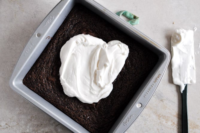 Peppermint Pattie Brownies I howsweeteats.com