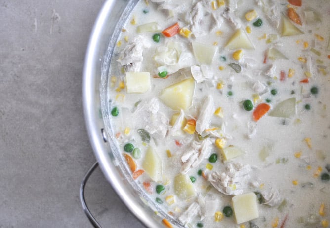 Chicken Pot Pie Soup I howsweeteats.com