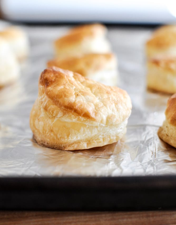 Chicken Pot Pie Soup I howsweeteats.com