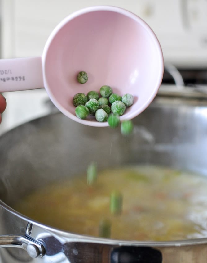 Chicken Pot Pie Soup I howsweeteats.com