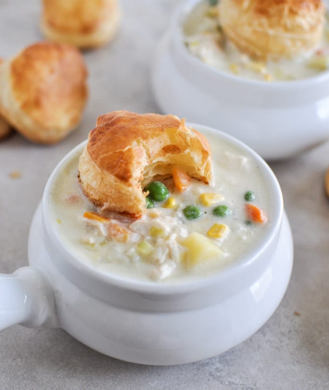 Chicken Pot Pie Soup I howsweeteats.com
