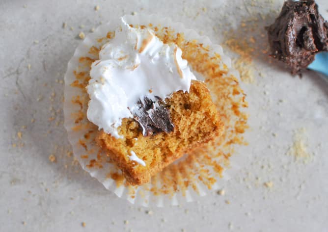 Pumpkin S'mores Cupcakes I howsweeteats.com