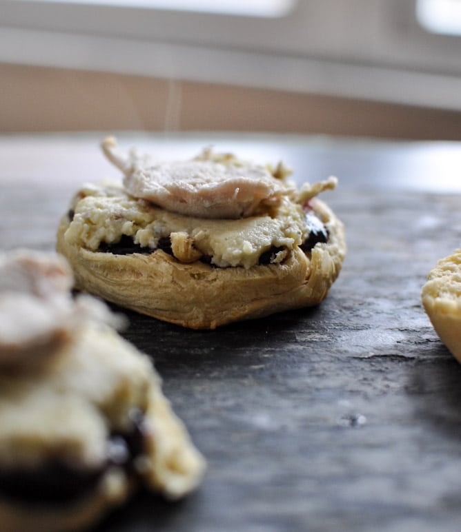 Thanksgiving Leftover Breakfast Biscuits I howsweeteats.com