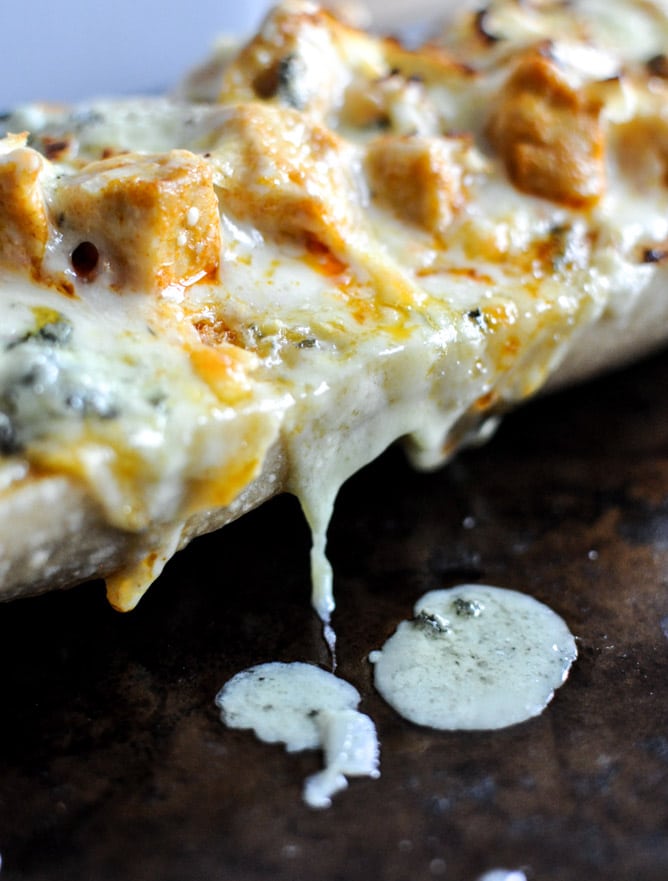 30-Minute Buffalo Chicken French Breads I howsweeteats.com