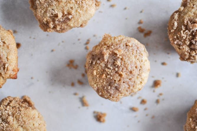 Whole Wheat Coffee Cake Muffins I howsweeteats.com