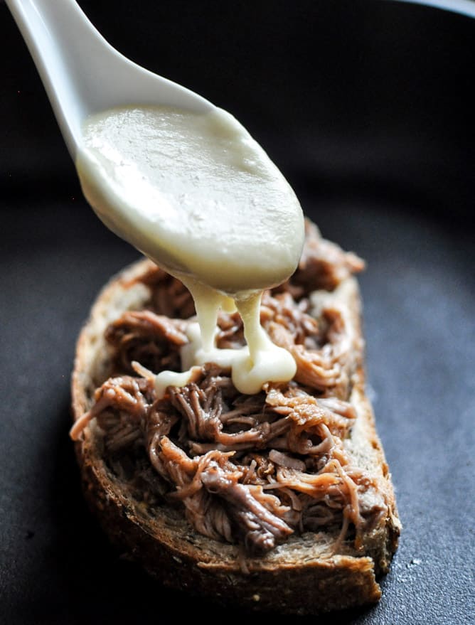 Crockpot Pulled Pork + Beer Cheese Grilled Cheese Sandwiches I howsweeteats.com