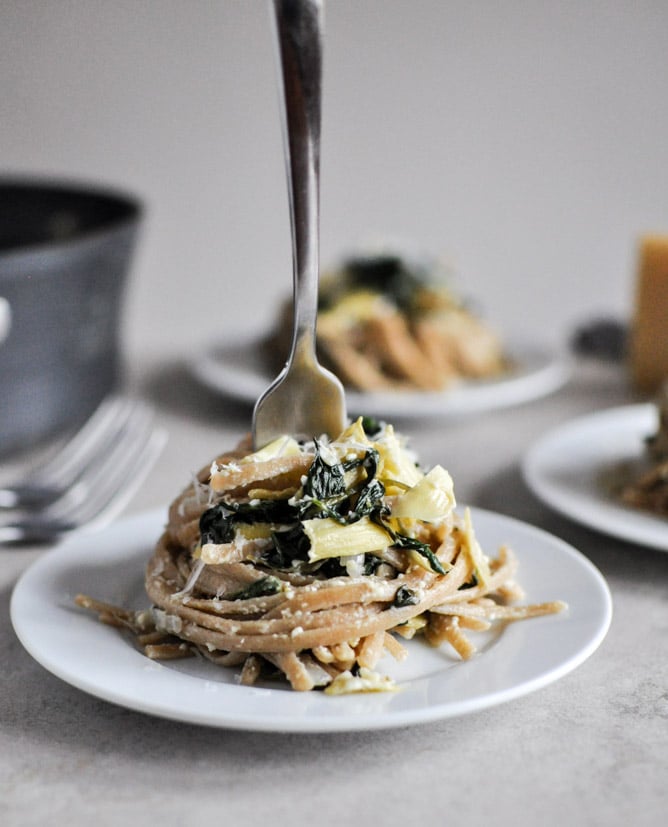 Spinach and Artichoke Linguine I howsweeteats.com