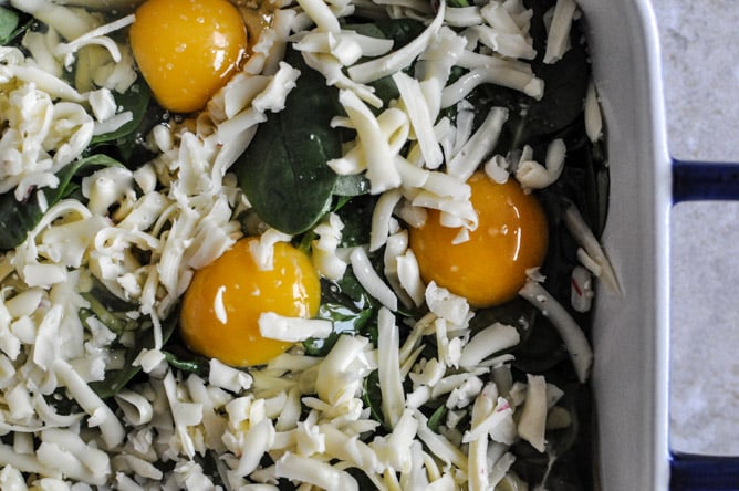 Fontina and Spinach Baked Eggs with Garlic Brown Butter Breadcrumbs I howsweeteats.com
