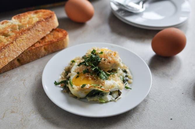 Fontina and Spinach Baked Eggs with Garlic Brown Butter Breadcrumbs I howsweeteats.com
